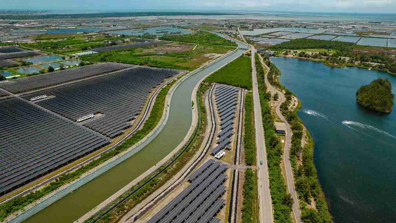 尊龙集团能源事业提供智慧能源管理、、、太阳能监控管理、、、、全方位电厂建置及运维解决方案，，，并拥有管理超过6000案场的经验