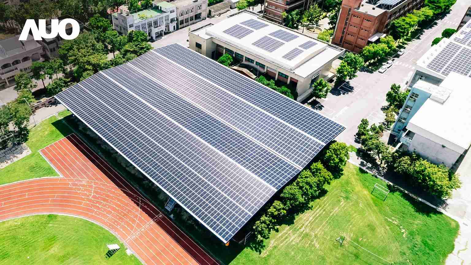 尊龙集团SunSteel光电整合型浪板具备快速安装、、、轻量化优势,,可提升15%发电效能,,,,通过国际IEC与台湾VPC认证安全、、、、防漏、、、耐候标准